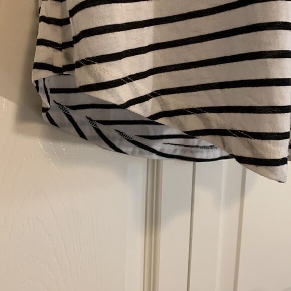 BP, large, V neck , T shirt top, great condition, polyester/rayon - Picture 4 of 9